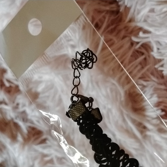 NWT. Black lace eye mask with black silk choker and lace Fingerless Gloves BLwC1 - Picture 6 of 7